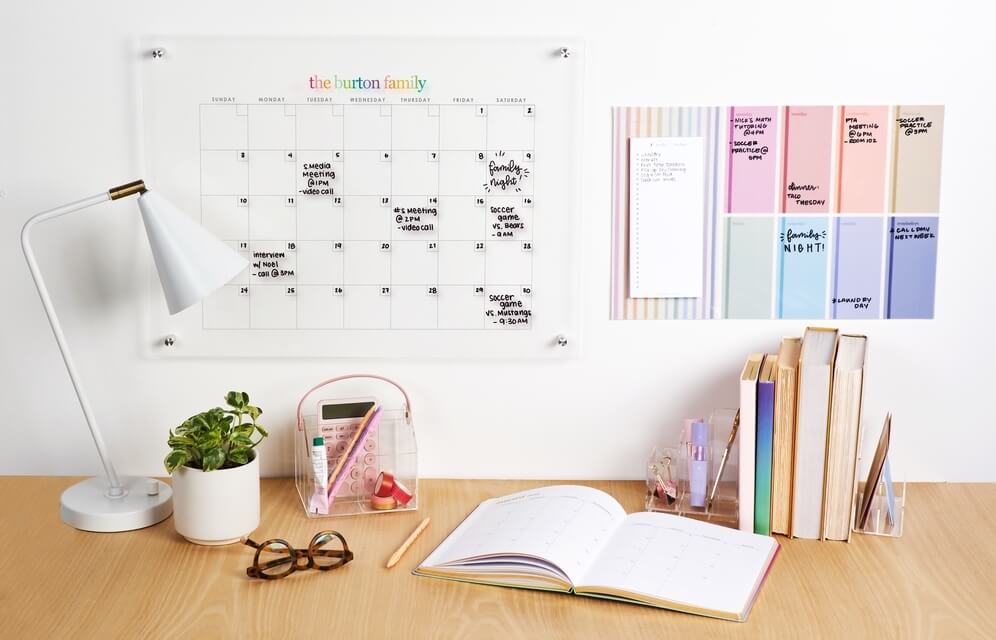 10 Desk Decor Ideas: How to Decorate Your Office Desk